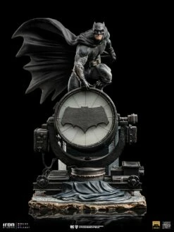 Batman On Batsignal Deluxe